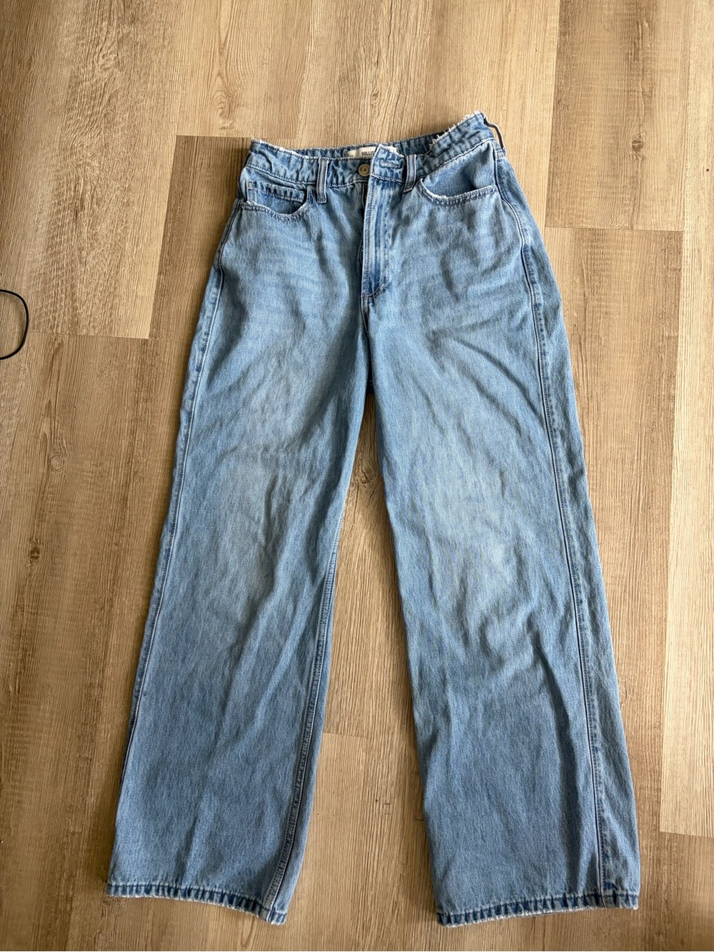 Hollister Curvy Ultra High Rise Baggy Jeans